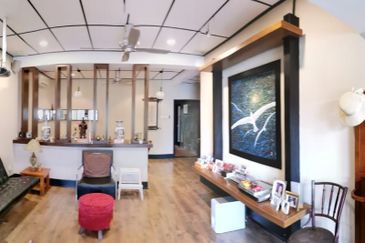 1.5-Storey Semi-Detached Home for Sale – Tanjung Bungah (Freehold) 