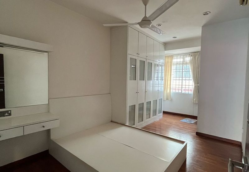 Corner 3-Storey Terrace @ Hill View Garden