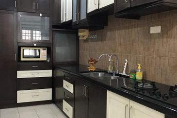 Corner 3-Storey Terrace @ Hill View Garden