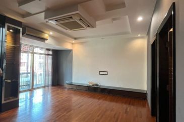 Corner 3-Storey Terrace @ Hill View Garden