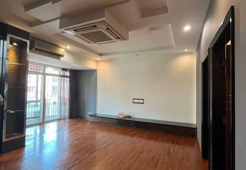 Corner 3-Storey Terrace @ Hill View Garden