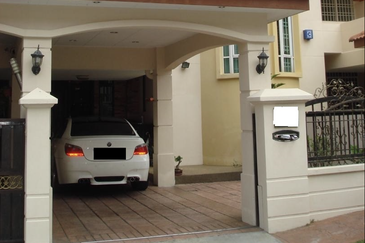 Corner 3-Storey Terrace @ Hill View Garden