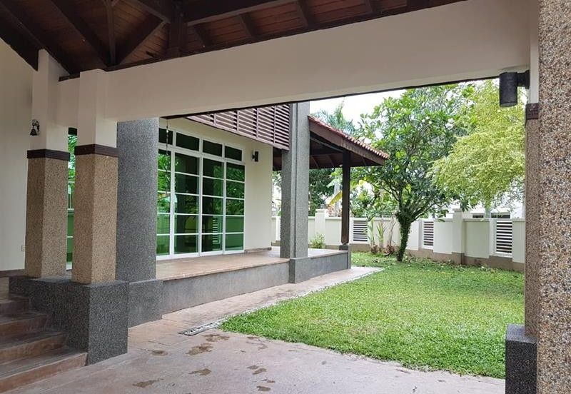MUST BUY JESSELTON BUNGALOW