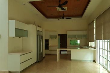 MUST BUY JESSELTON BUNGALOW