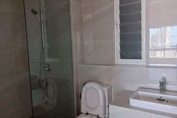 Must  buy seaview Codrington Residence 