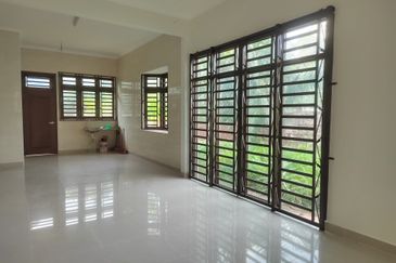 Lengkok Sungai Emas 1