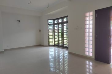 Lengkok Sungai Emas 1