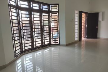 Lengkok Sungai Emas 1