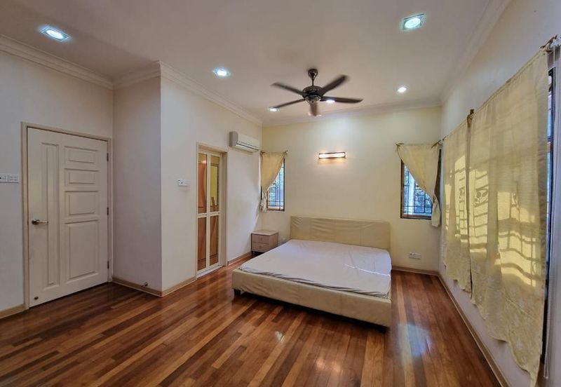 Lintang Lembah Permai 4