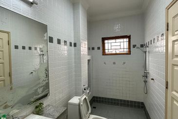 Lintang Lembah Permai 4