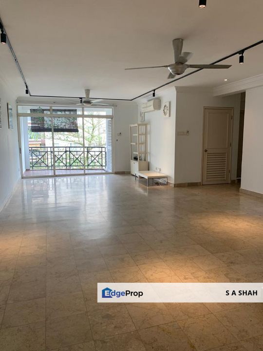 BUNGARAYA CONDOMINIUM @ SAUJANA SUBANG., Selangor, Saujana 