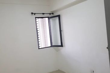 V12 Sovo (Menara Suria)