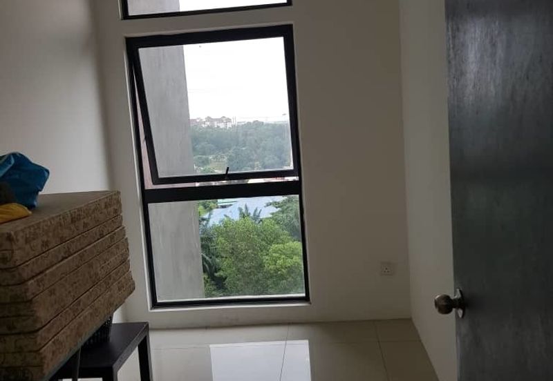 V12 Sovo (Menara Suria)