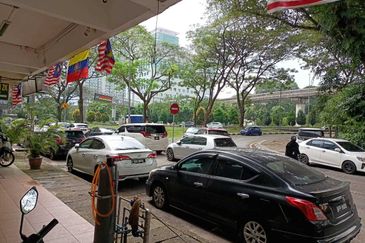 Kg Attap Shop/Office lots for rent