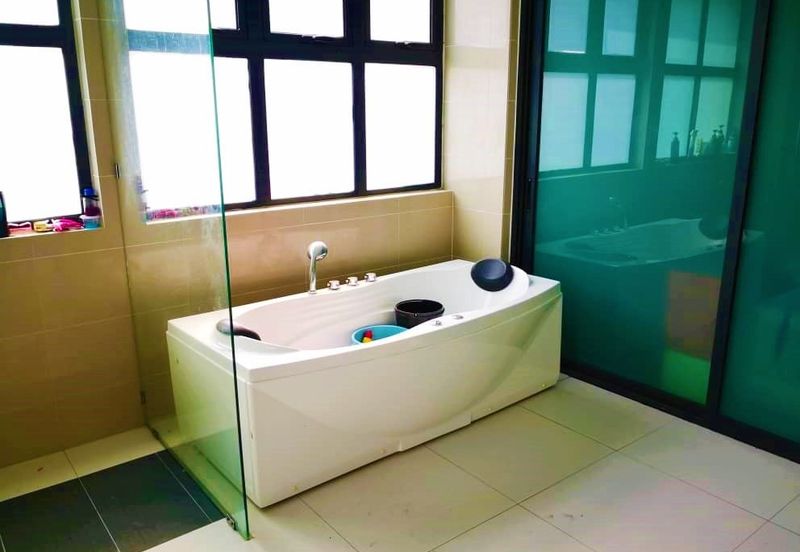 Kristal Court, Seksyen 7