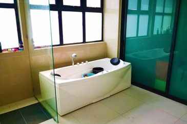 Kristal Court, Seksyen 7