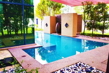 Kristal Court, Seksyen 7