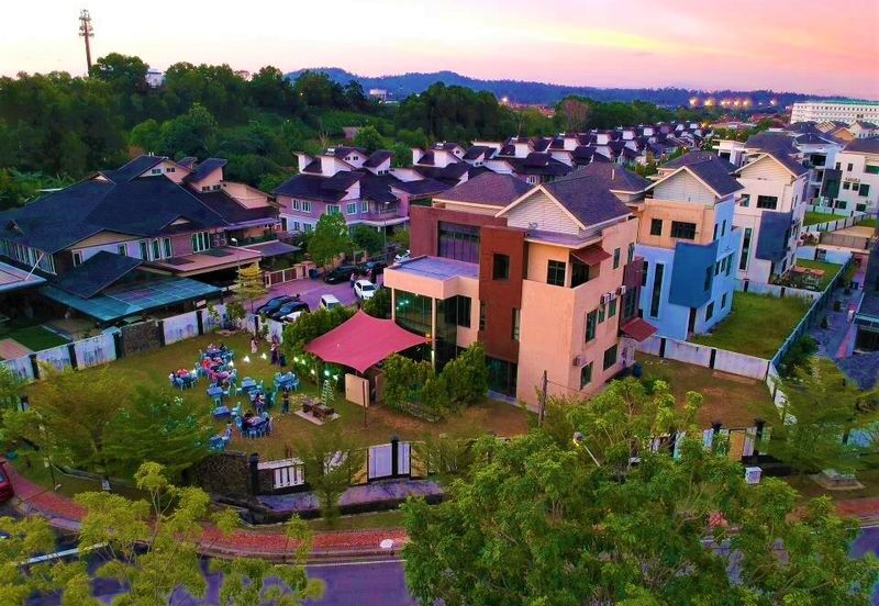 Kristal Court, Seksyen 7