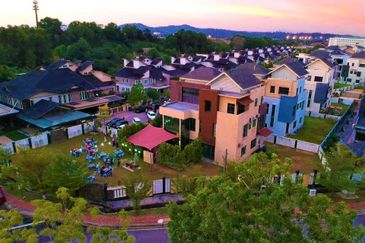 Kristal Court, Seksyen 7