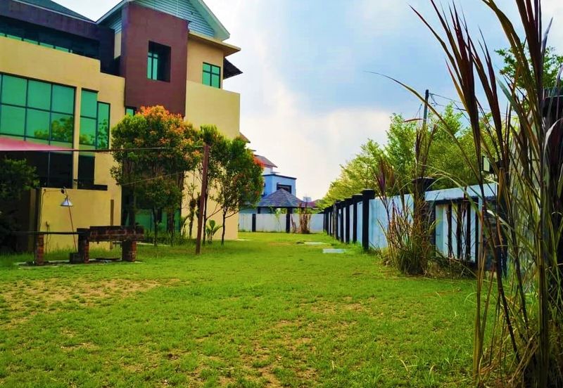 Kristal Court, Seksyen 7