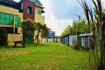 Kristal Court, Seksyen 7