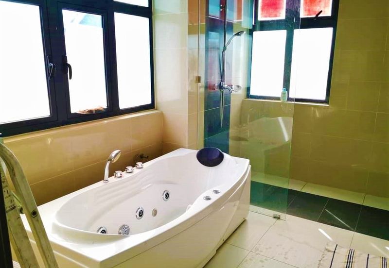 Kristal Court, Seksyen 7