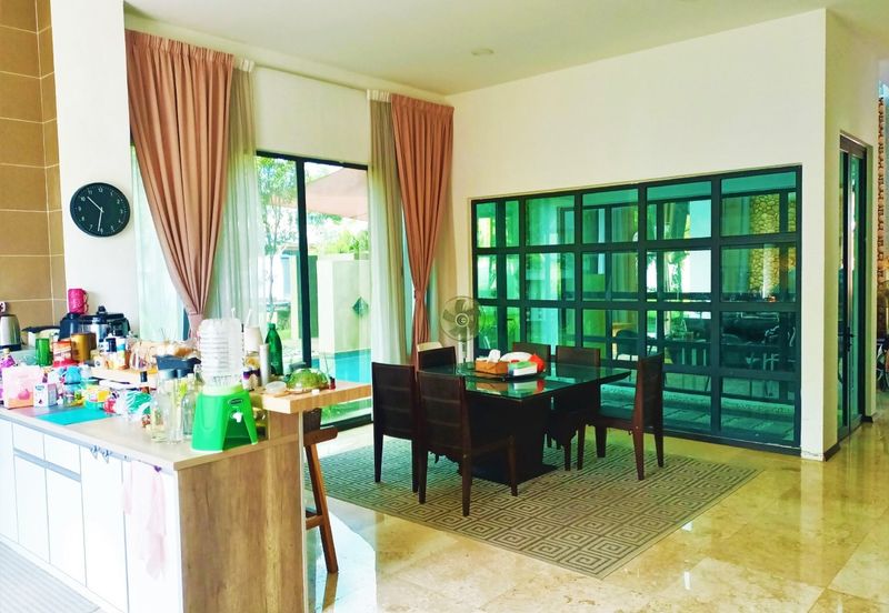 Kristal Court, Seksyen 7