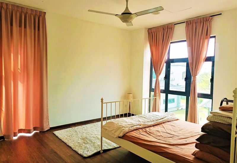 Kristal Court, Seksyen 7