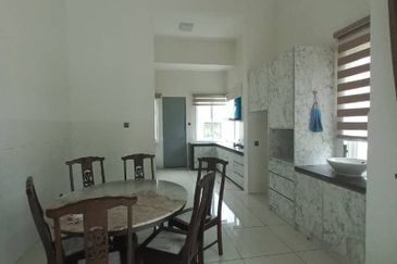 3 Storey Corner House with Lift @ Laman Vista Alam