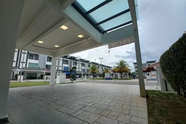 3 Storey Corner House with Lift @ Laman Vista Alam