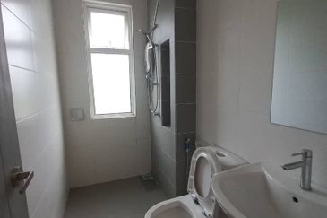 3 Storey Corner House with Lift @ Laman Vista Alam