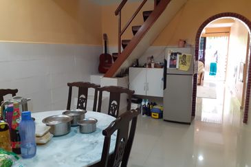 Taman Wangi (Tepi Sungai)