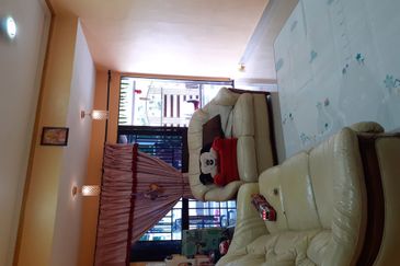 Taman Wangi (Tepi Sungai)