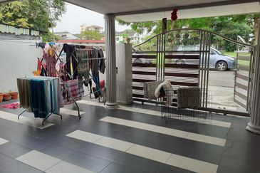 Taman Wangi (Tepi Sungai)