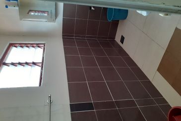 Taman Wangi (Tepi Sungai)