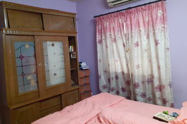 Taman Wangi (Tepi Sungai)