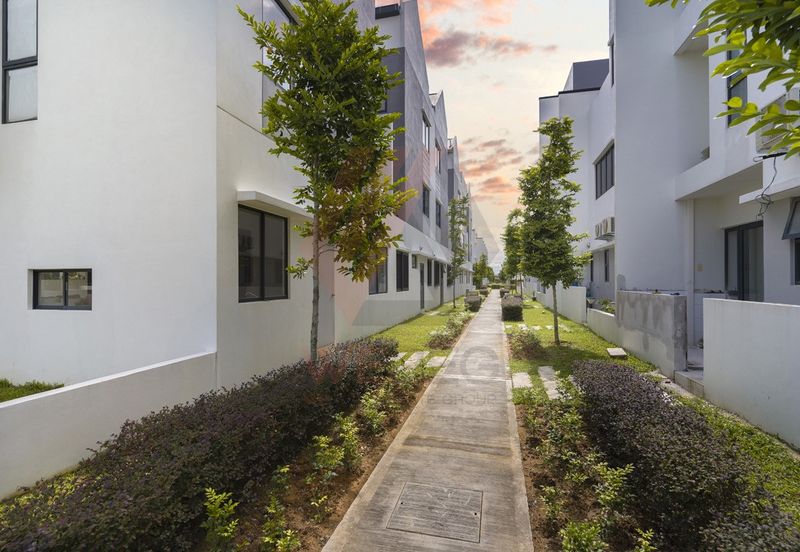 Lucent Residence @ twentyfive.7