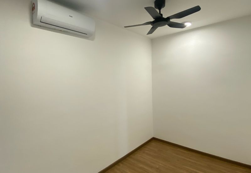 The Tresor @ Gravit 8 *