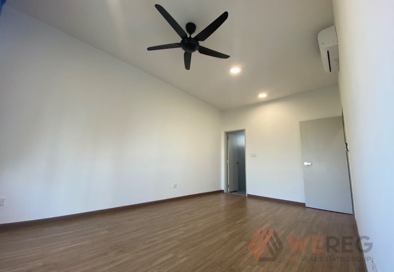 The Tresor @ Gravit 8 *