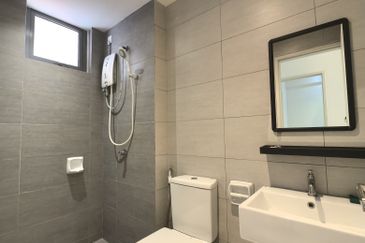 Gravit8 @ Klang South