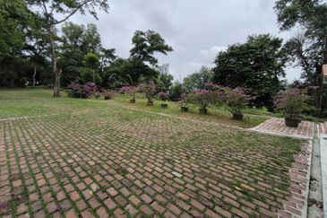 Freehold Bungalow Land @ Country Heights Damansara