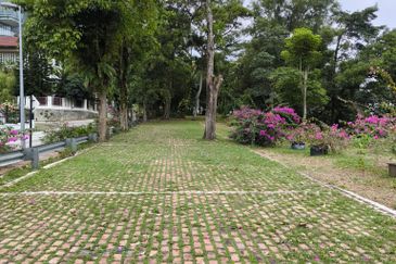 Freehold Bungalow Land @ Country Heights Damansara