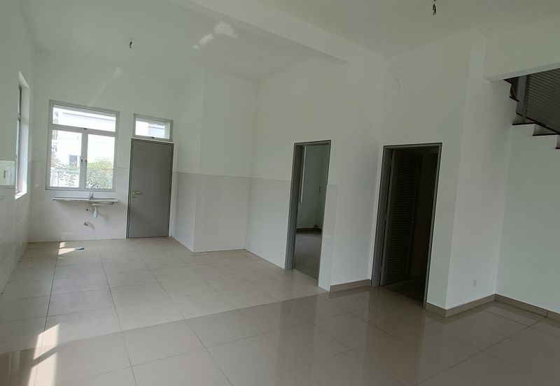 Double Storey End lot for sale at Bandar Bayuemas 