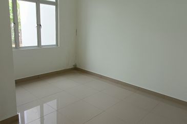 Double Storey End lot for sale at Bandar Bayuemas 