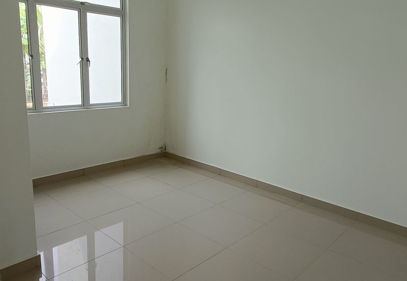 Double Storey End lot for sale at Bandar Bayuemas 