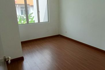 Double Storey End lot for sale at Bandar Bayuemas 