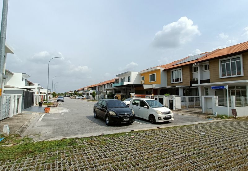 Double Storey End lot for sale at Bandar Bayuemas 