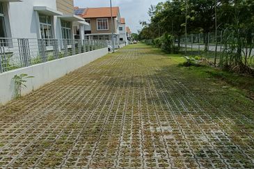 Double Storey End lot for sale at Bandar Bayuemas 