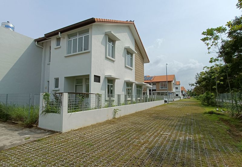 Double Storey End lot for sale at Bandar Bayuemas 