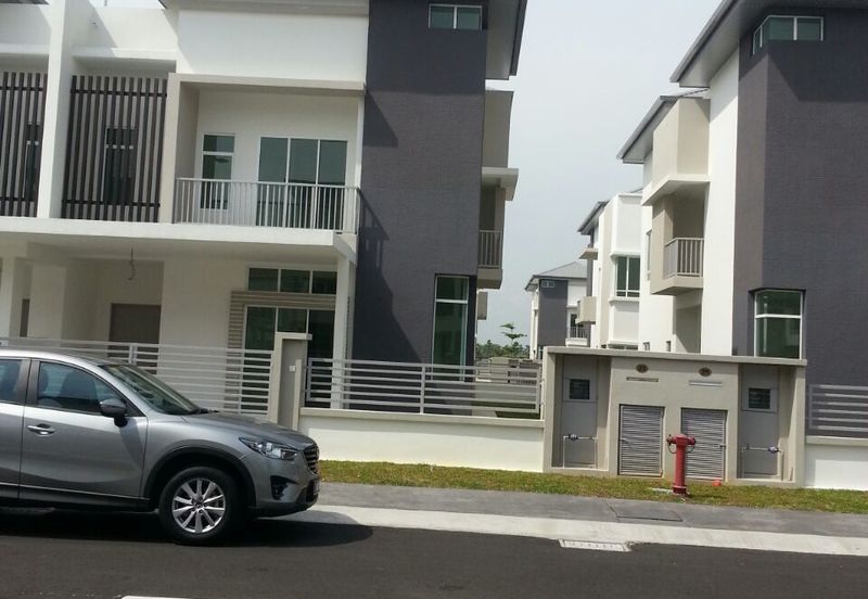 Semi D house for at Canary Garden Bdr Bestari 